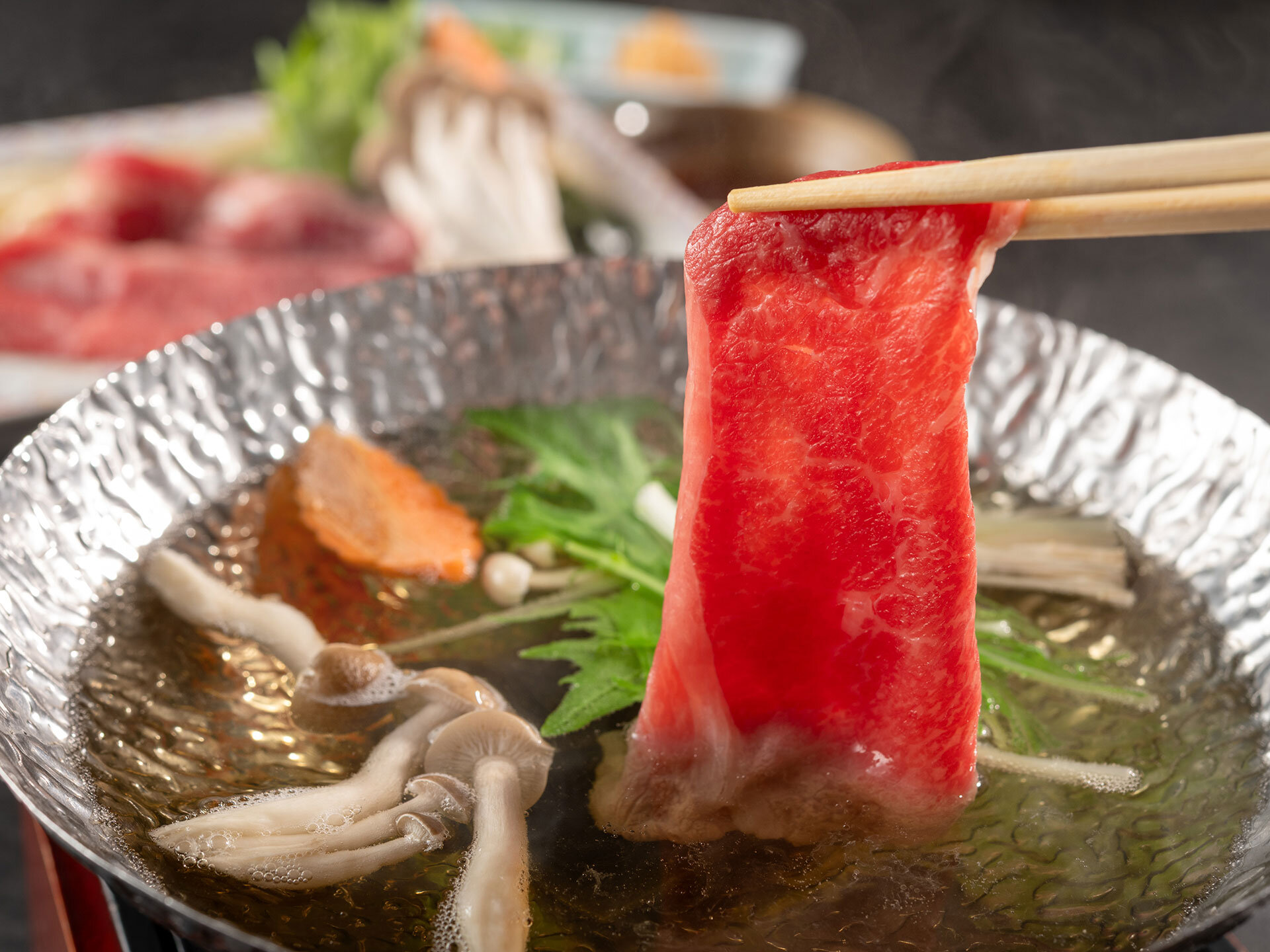 国産牛・伊勢海老を使用した「特選会席」
