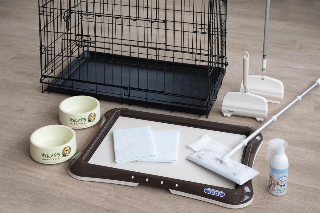 愛犬（ペット）と泊まれるリゾートホテルだからこその充実の愛犬アメニティ。トイレトレー・シート、エチケット袋、粘着ローラー、フローリングモップ、消臭剤、雑巾、ケージ、など